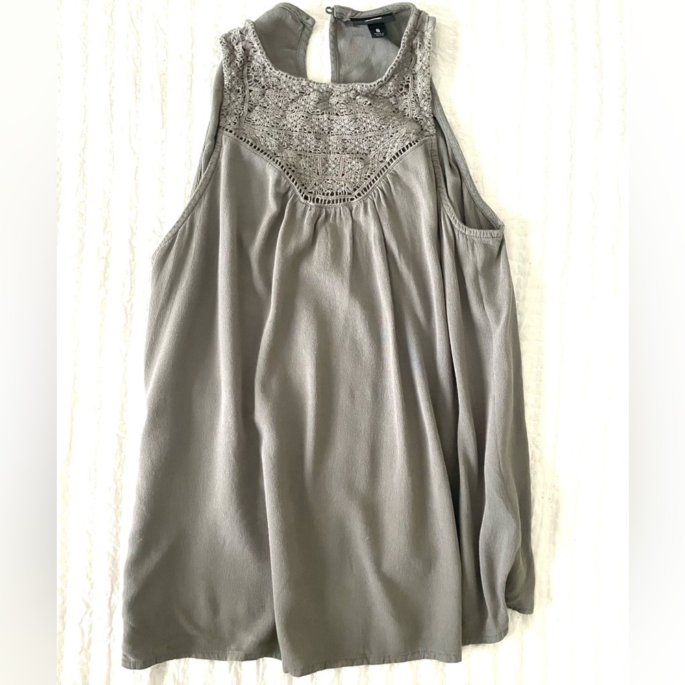 Boho Mossimo olive green tank top with crochet detail